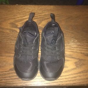 Black Nike Huarache